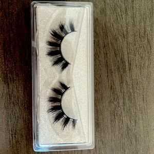 Wants fuller lashes! Make your choice. From long natural to diva.